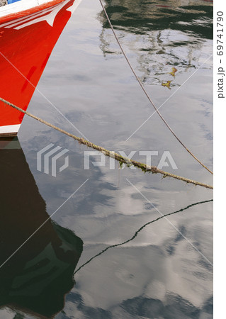Mooring in a fishing port 69741790