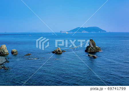 ビシャゴ岩と高島 69741799
