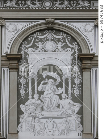 Artwork on back wall of University building in Vienna, Austria 69745683