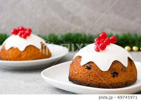 Christmas pudding on gray stone Christmas pudding on gray stone 69745971