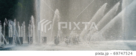 Photography of fountains and blue sky. Hot summer day in the Moscow public park.	 69747524