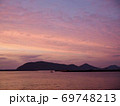瀬戸内海の夕暮れ時【香川県高松市】 69748213