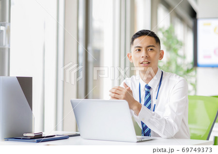 ビジネスマン 69749373