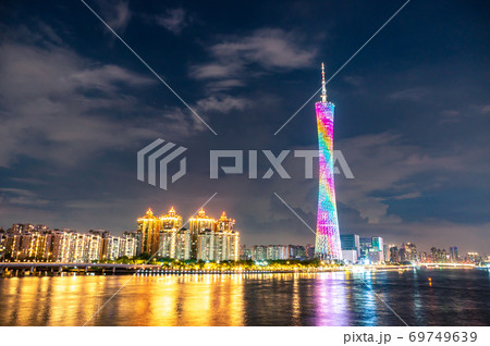 中国広州市、広州タワーの夜景 69749639