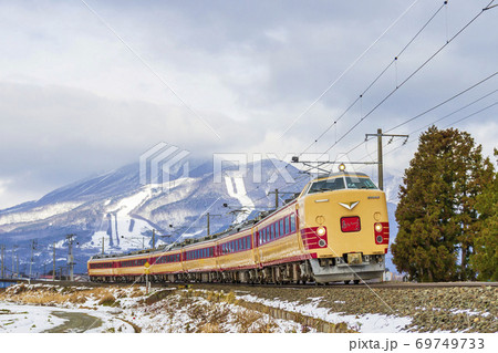磐梯山と485系あいづライナー　福島県猪苗代町 69749733