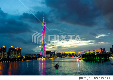 中国広州市、広州タワーの夜景 69749734