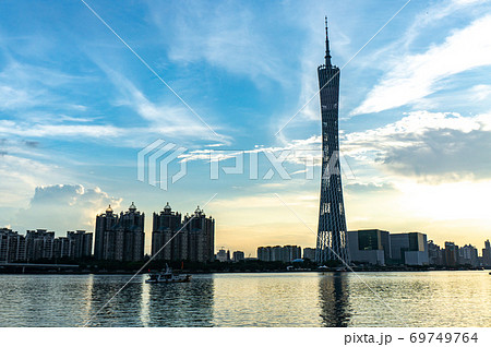 中国広州市、広州タワーの夕景 69749764