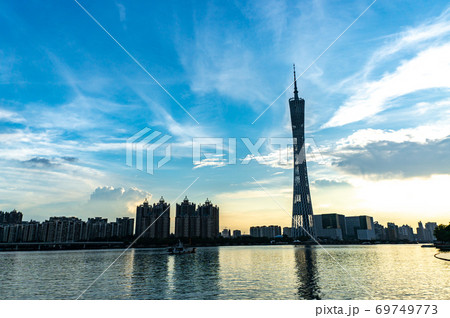 中国広州市、広州タワーの夕景 中国広州市、広州タワーの夕景 69749773