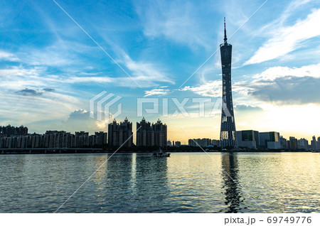 中国広州市、広州タワーの夕景 中国広州市、広州タワーの夕景 69749776