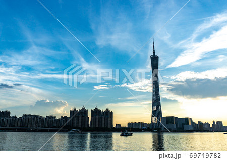 中国広州市、広州タワーの夕景 69749782