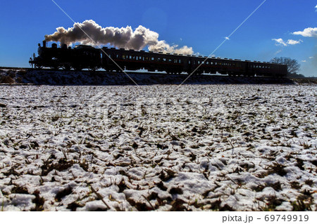 降雪後の青空とSLのシルエット　真岡鐵道 69749919
