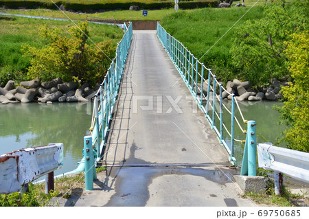 荒川に架かる冠水橋 69750685