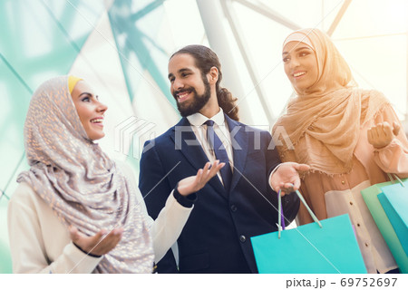 Young Arabian People Shopping in Modern Mall. 69752697
