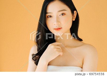 Beautiful girl 69754556