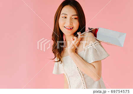 Girl Shopping Girl Shopping 69754575