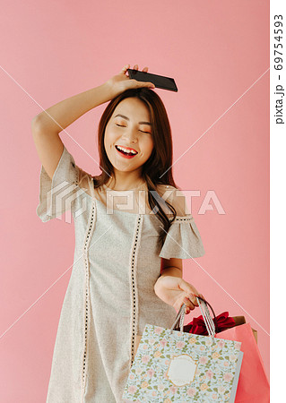 Girl Shopping Girl Shopping 69754593