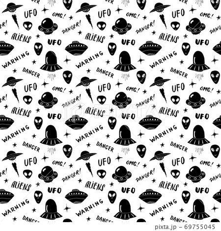 Ufo and aliens Seamless pattern. Cute Doodles space ships sketch. Hand drawn Cartoon Vector illustration 69755045