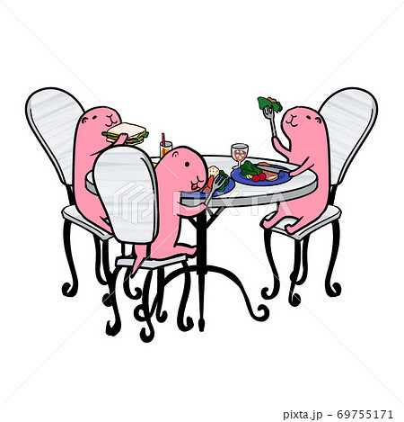 おしゃれな丸テーブルを囲みお食事をするピンクマウスさんのイラスト 洋食 洋風 レストラン のイラスト素材