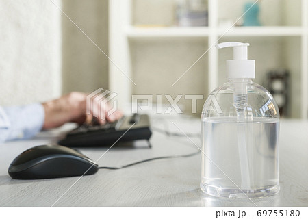 Antibacterial gel dispenser 69755180