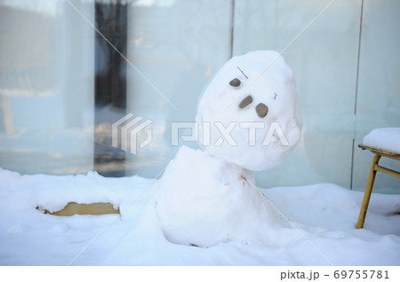冬 雪だるま 白い 69755781