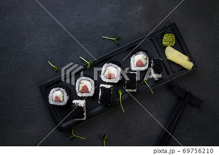 Sushi rolls with tuna and caviar, Japanese cuisine 69756210