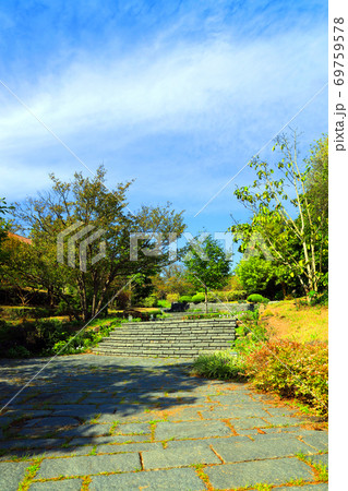 兵庫県淡路市の淡路景観園の風景、緑、花、自然、秋【9月】 69759578