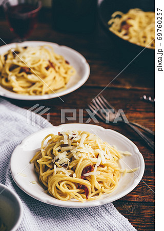 Classic carbonara pasta 69760257