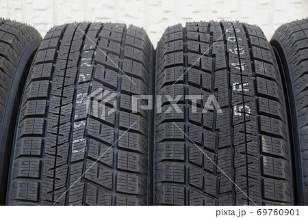 新品のスタッドレスタイヤ　トレッド部 69760901