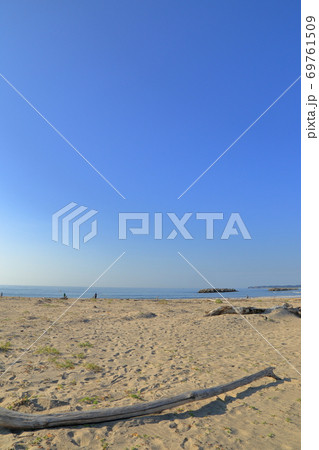 真夏の高戸前浜海岸 ( 8月 茨城県 高萩市 ) 69761509