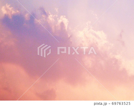 エモい空の写真素材 [69763525] - PIXTA