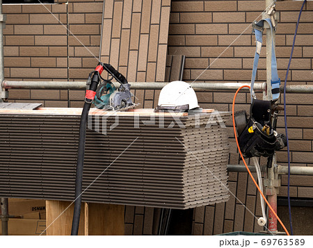 住宅建設　壁材料と丸ノコ 69763589