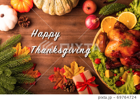 Thanksgiving roasted turkey or chicken and vegetables 69764724