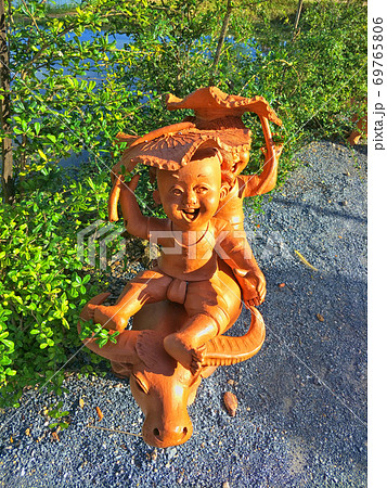 Statue of child in the garden Statue of child in the garden 69765806