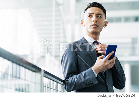 ビジネス ビジネスマン 男性 オフィスの写真素材