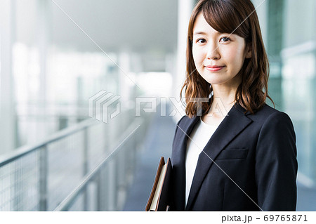 女性 ビジネス ビジネスウーマン オフィス 女性 ビジネス ビジネスウーマン オフィス 69765871