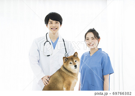 獣医　ポートレート　カメラ目線 69766302