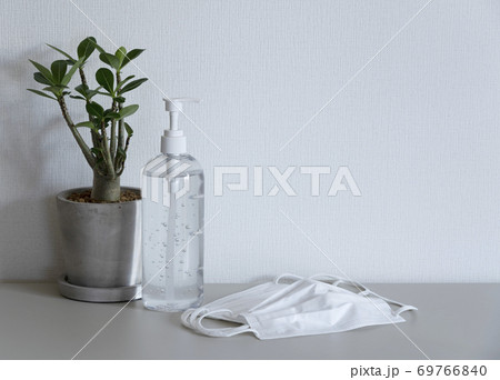 除菌ジェルとマスク 除菌ジェルとマスク 69766840