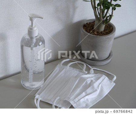 除菌ジェルとマスク 除菌ジェルとマスク 69766842