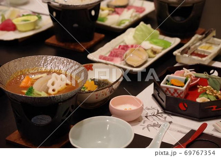 料亭の夕食 69767354