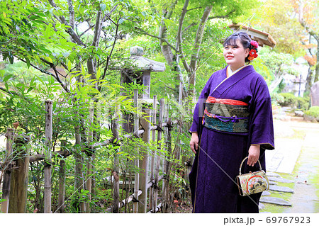 成人振袖撮影・無地正絹振袖の日本人女性 69767923