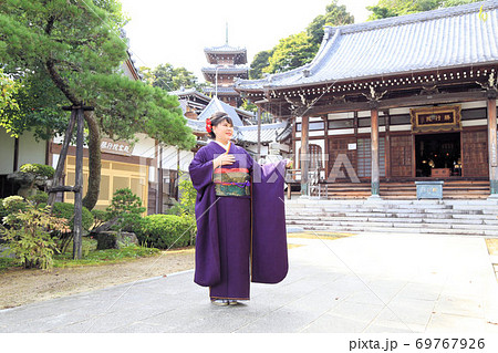 成人振袖撮影・無地正絹振袖の日本人女性 69767926