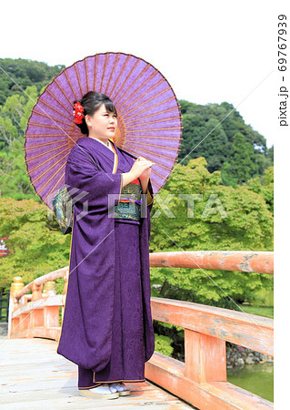 成人振袖撮影・無地正絹振袖の日本人女性の写真素材 [69767939] - PIXTA