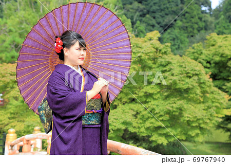 成人振袖撮影・無地正絹振袖の日本人女性 69767940