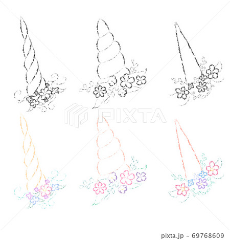 Set of pencil sketches of different unicorn horns with flowers. 69768609