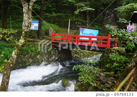 三陸ジオパーク龍泉洞は湧き水が豊富 三陸ジオパーク龍泉洞は湧き水が豊富 69769133