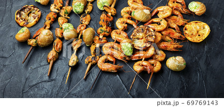 Grilled shrimp and mussels skewers 69769143