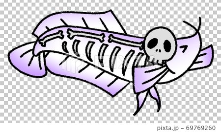 ガイコツの仮装をしてハロウィンを楽しむアロワナ（紫色） 69769260