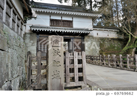 宮崎県日南市にある飫肥城跡の厳かな入口の様子 69769662