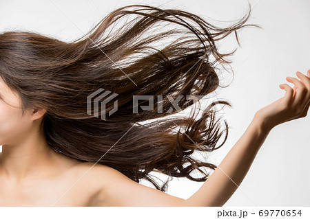 躍動感ある髪	 69770654