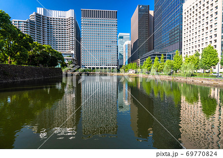 《東京都》丸の内・皇居外苑のお濠 69770824